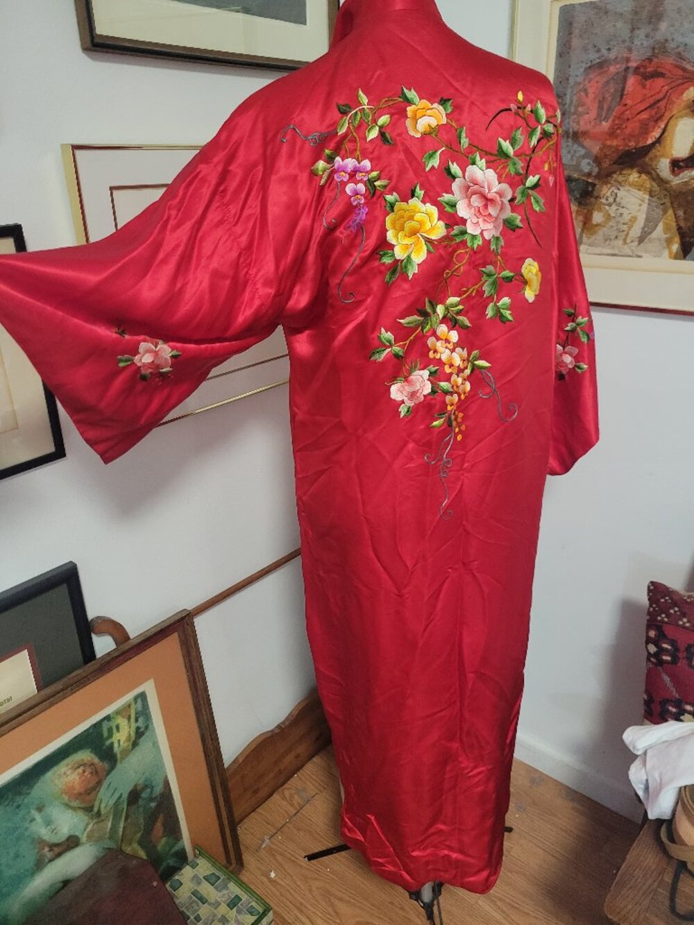 Golden Dragon Chines Made Bath Robe with Machine Embroidered Detailing